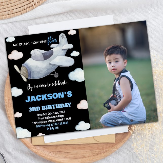 Flugzeuge Geburtstagseinladungen Schwarzes Graues  Einladung (Airplane Birthday Invitations Black Gray w Photo)