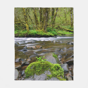 Fluss im grünen Wald, Oregon Fleecedecke