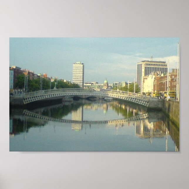 Fluss Liffey im Stadtzentrum von Dublin Poster (Vorne)