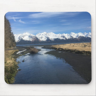 Fluss, Ozean und schneebedeckte Berge Mauspad