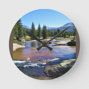 Fluss Tuolumne in Tuolumne Meadows, Yosemite, CA Runde Wanduhr