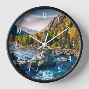 Fluss- und Berglandschaftsfoto Uhr