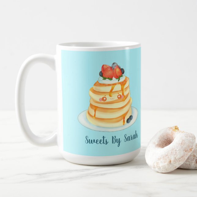 Flüssige Pfannkuchen mit Ahornsirup, Obst und Crem Kaffeetasse (Mit Donut)
