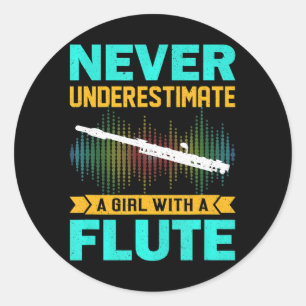 Flute unterschätzen nie ein Mädchen mit einer Flut Runder Aufkleber