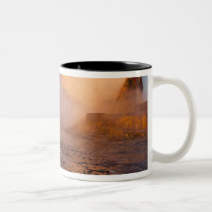 Fly Geyser in der Black Rock Desert Zweifarbige Tasse