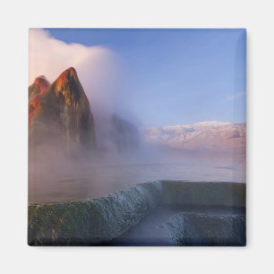 Fly Geyser mit schneebedeckter Granite Range Magnet