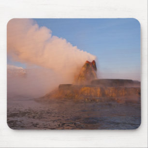 Fly Geyser mit schneebedeckter Granite Range Mousepad