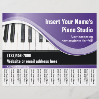 Flyer für lila, weiße und schwarze Tastatur