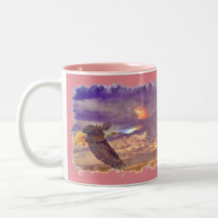 Flying Bald Eagle & Crepuscular Sky Wildlife Art Zweifarbige Tasse