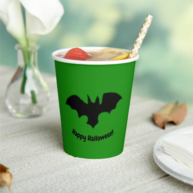 Flying Bat on Green Pappbecher (In Situ)