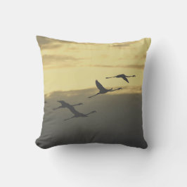 Flying birds Throw Pillow Kissen