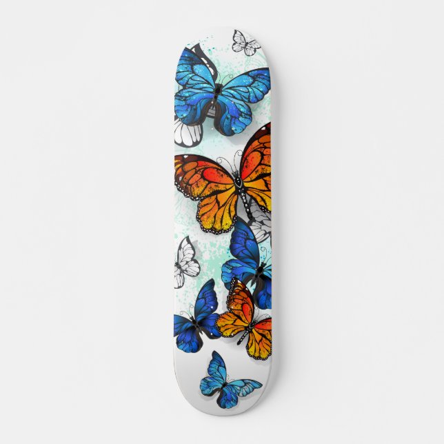 Flying Butterflies Morpho und Monarch Skateboard (Vorne)