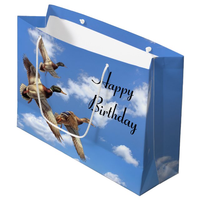 Flying Mallard Encks with Clouds for Birthday Große Geschenktüte (Vorderseite Schrägansicht)