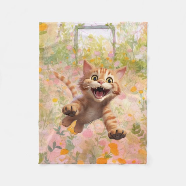 Flying Orange Tabby Cat Im Garten Fleecedecke (Vorderseite)