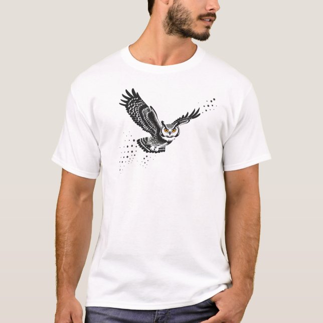Flying Owl - Dotwork Ink Graphic T-Shirt (Vorderseite)