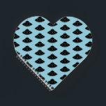 Flying Saucer Science Fiction UFO Notizbuch<br><div class="desc">Lassen Sie sich von diesem herzförmigen Spiralheft mit einem skurrilen Muster des UFOs-Set vor tiefblauem Hintergrund in kosmische Kreativität entführen. Dieses einzigartige und auffällige Notizbuch ist perfekt für jeden, der von Leben jenseits der Erde träumt, die Geheimnisse des Weltraums Liebe oder einfach nur von fliegenden Untertassen und extraterrestrialen Abenteuern besessen...</div>