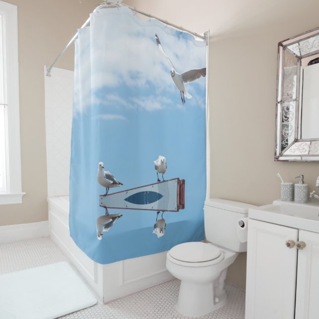 Flying Sitting Seagulls Birds Blue Sky Duschvorhang (Beispiel)