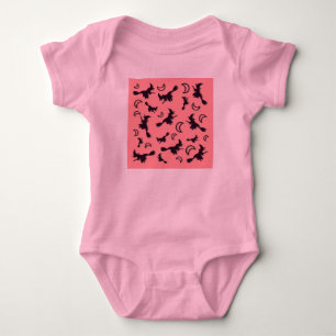 Flying witter zwischen Halbmond zu Halloween-Nacht Baby Strampler