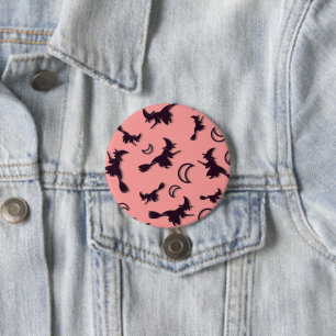 Flying witter zwischen Halbmond zu Halloween-Nacht Button