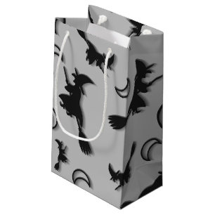 Flying witter zwischen Halbmond zu Halloween-Nacht Kleine Geschenktüte