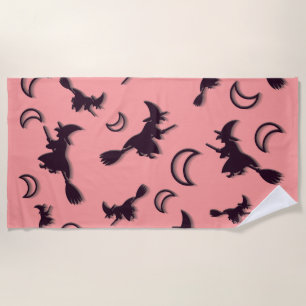 Flying witter zwischen Halbmond zu Halloween-Nacht Strandtuch