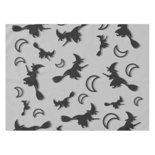 Flying witter zwischen Halbmond zu Halloween-Nacht Tischdecke