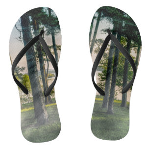 Foggie Bäume am Tisch Flip Flops