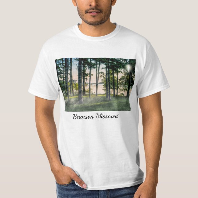 Foggie Bäume am Tisch T-Shirt (Vorderseite)