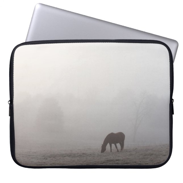 Foggy Grazing Laptopschutzhülle (Vorderseite)