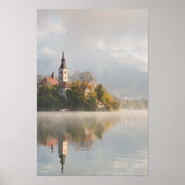 Foggy sunrise Lake Bled Vertikales Poster (Vorne)