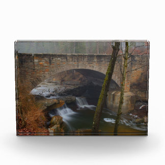 Foggy Wasserfall Bridge Fotoblock