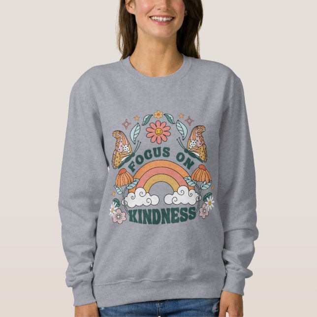 Fokus auf Kindness Groovy Graphic Sweatshirt (Vorderseite)