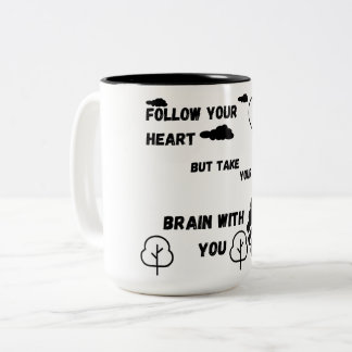 Folge deinem Herzen, aber nimm dein Gehirn mit Zweifarbige Tasse