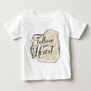 "Folge deinem Herzen" in fließendem Skript, gepaar Baby T-shirt