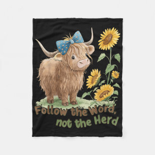 Folge dem Wort, nicht der Herde Highland Cow Bibel Fleecedecke