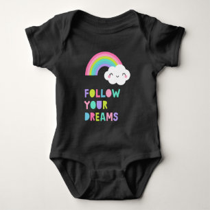Folgen Sie Ihren Träumen Niedliche Regenbogenwolke Baby Strampler
