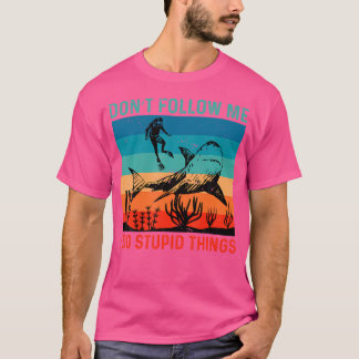 Folgen Sie mir nicht, ich tue dumme Dinge unter Wa T-Shirt