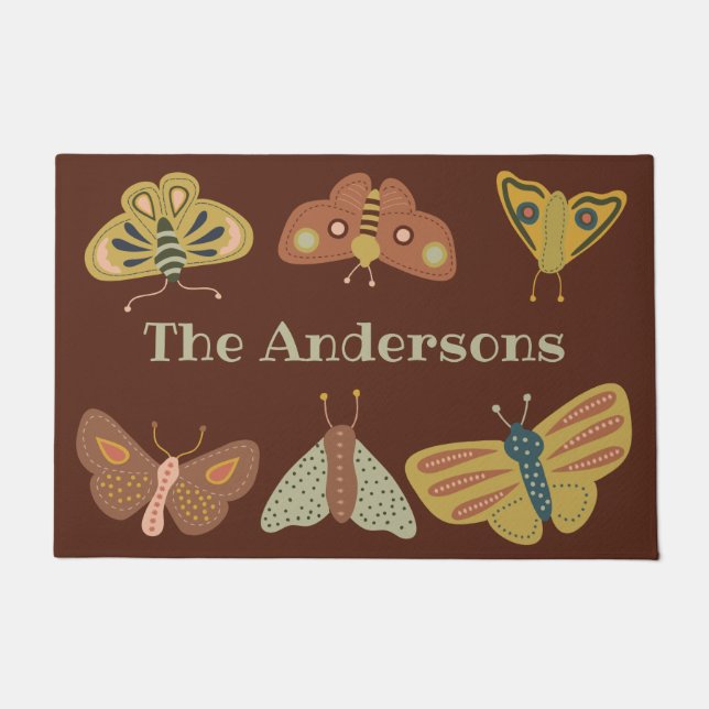 Folk Art Moths Schmetterlinge auf Brown Personalis Fußmatte (Vorderseite)