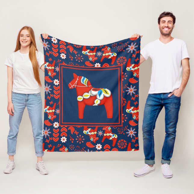Folk Art Red Swedish Dala Horse Folk Art Pattern Fleecedecke (Beispiel)