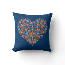 Folk Art Style Blumenherz auf Moody Blue Pillow