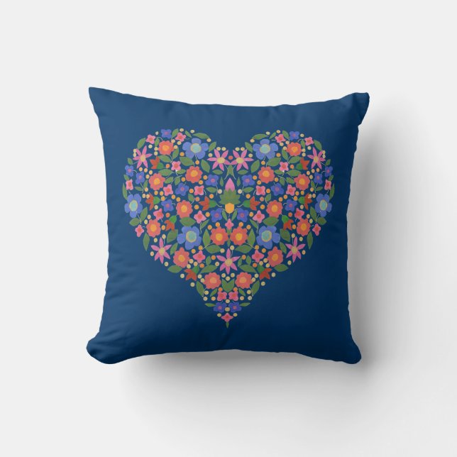 Folk Art Style Blumenherz auf Moody Blue Pillow Kissen (Vorderseite)