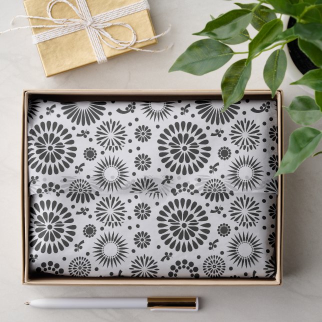 Folk Floral Black and White Flowers Boho Chic Seidenpapier (Geschenk)