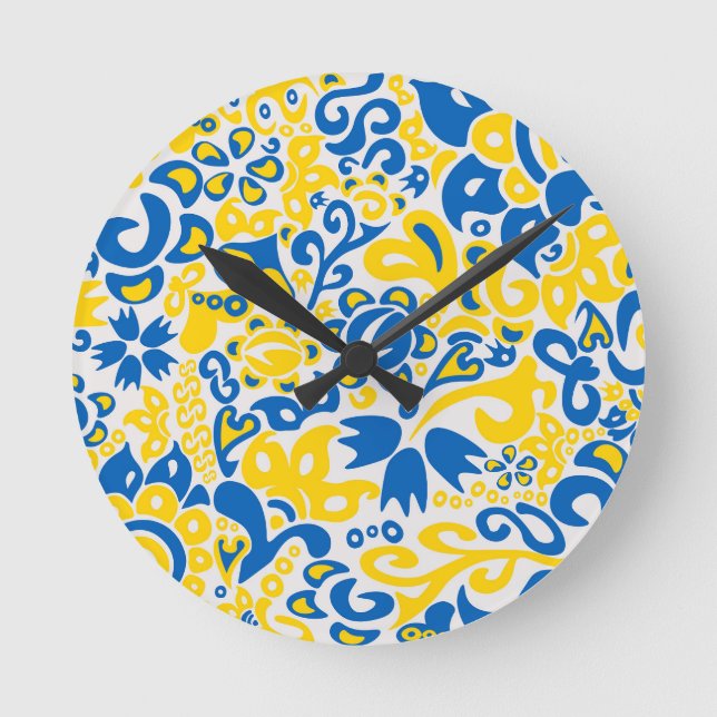 Folklore-Muster mit ukrainischen Flaggenfarben Runde Wanduhr (Vorderseite)