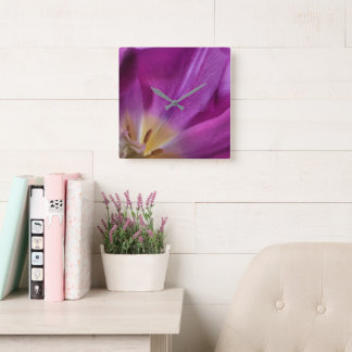 Fonctionne sur l'heure des tulipes, Horloge murale