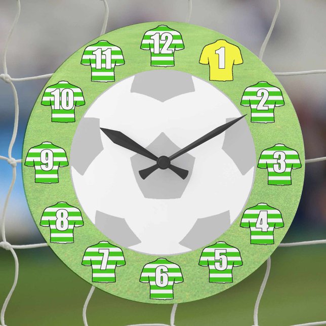 Football Clock - with Green Hooped Shirts Große Wanduhr (Von Creator hochgeladen)