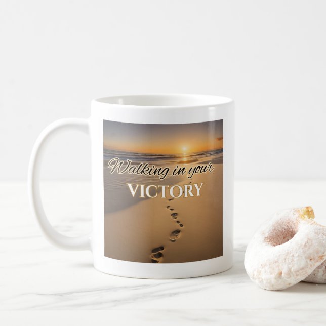 "Footprints von Triumph: Trust the Journey" Kaffeetasse (Mit Donut)