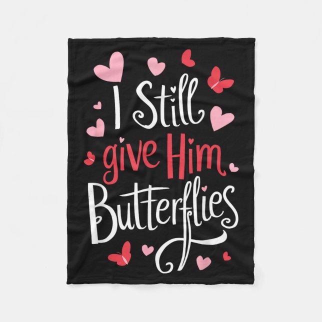 For Couples _ I Still Give Him Butterflies _ Funny Fleecedecke (Vorderseite)