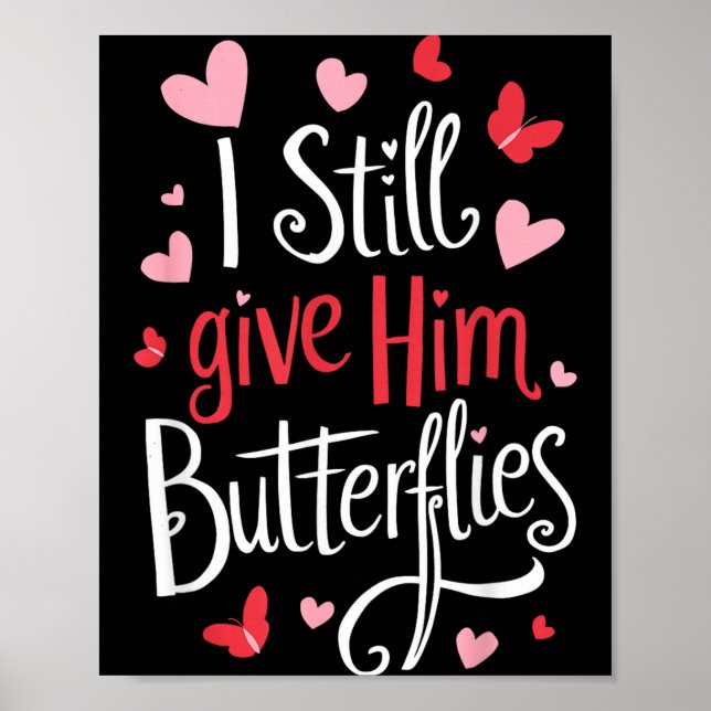 For Couples _ I Still Give Him Butterflies _ Funny Poster (Vorne)