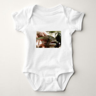 Forellen in Händen Baby Strampler