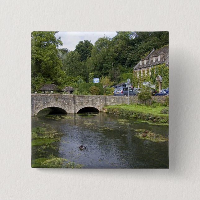 Forellenbach im Dorf Bibury, Button (Vorderseite)